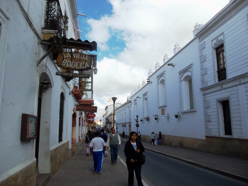 Una callecita de Sucre, Bolivia.