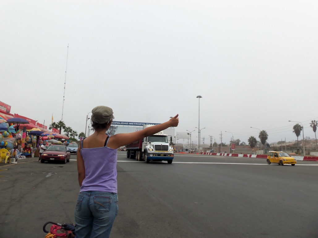 Haciendo dedo a la salida de Lima..